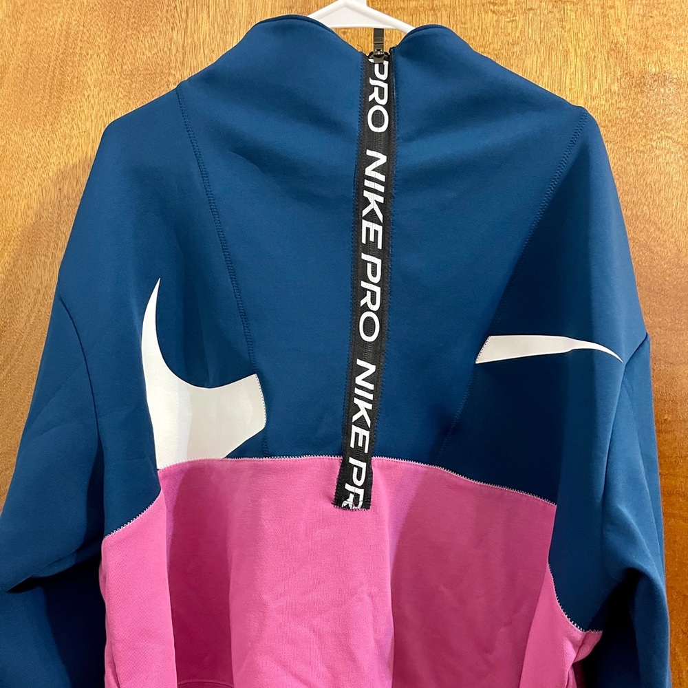 Nike Women’s 2x Sweatshirt